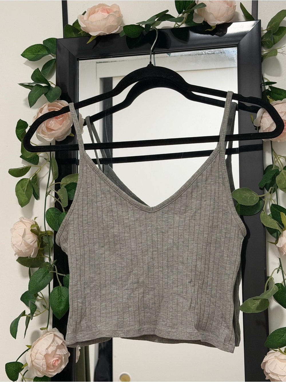 H&M Ribbed V-Neck Cropped Tank Top - Gray